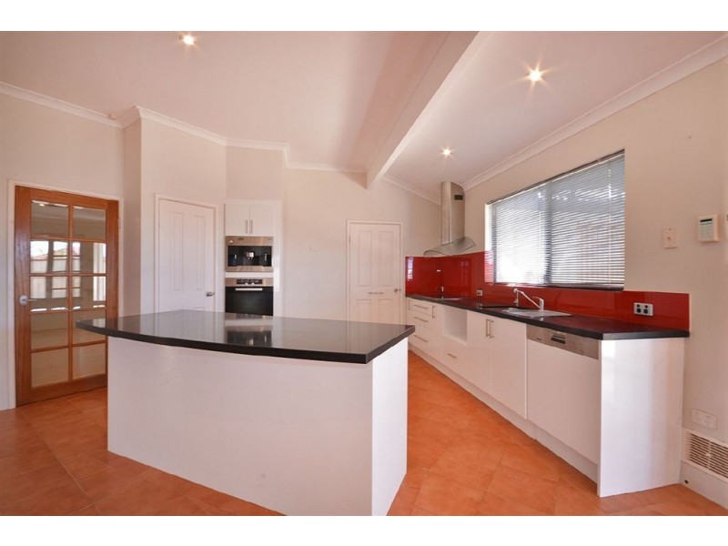 8 Renoir Lane, Currambine WA 6028