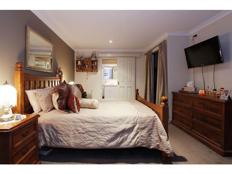 115 Sussex Bend, Lower Chittering WA 6084