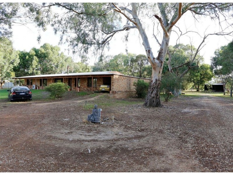 16 Peters Road, Muchea WA 6501