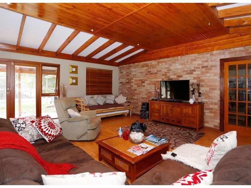 16 Peters Road, Muchea WA 6501