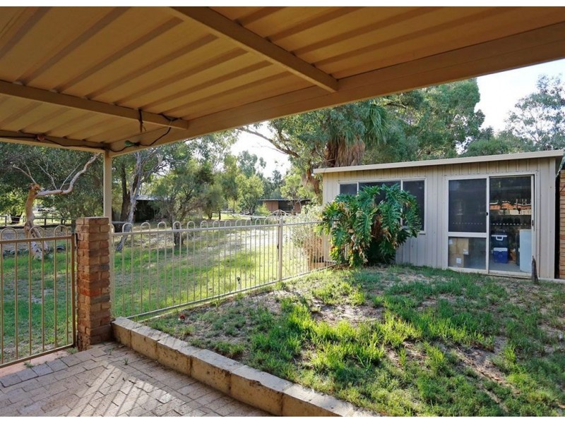 16 Peters Road, Muchea WA 6501