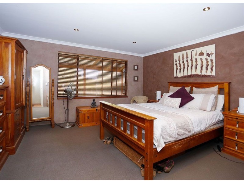 16 Peters Road, Muchea WA 6501