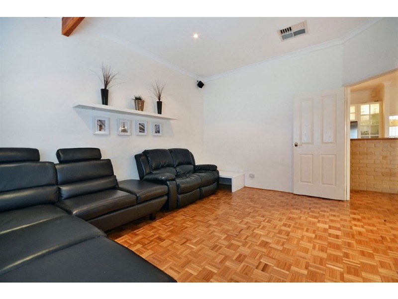 94 Willespie Drive, Pearsall WA 6065