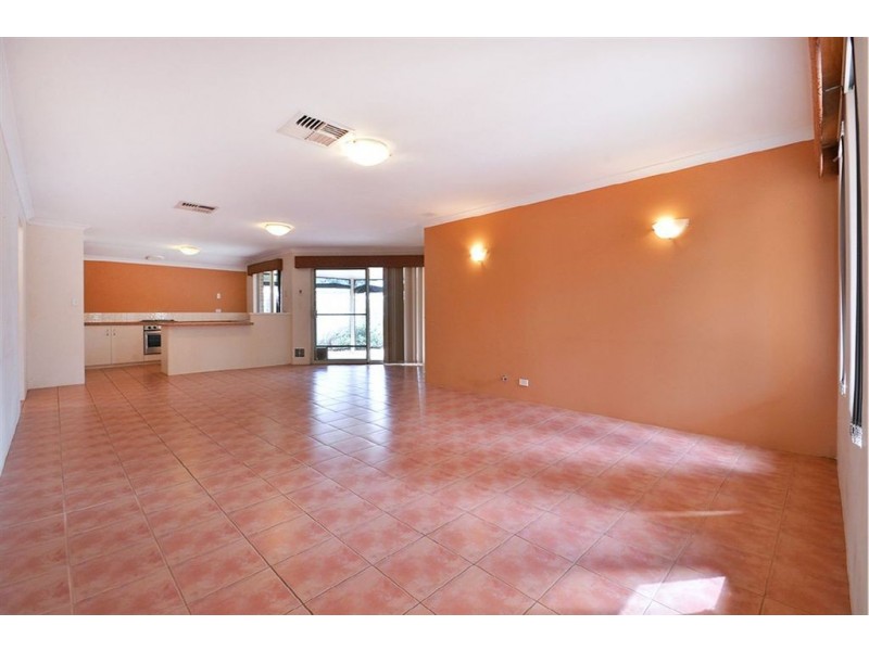 6/5 Yarra Court, Carramar WA 6031