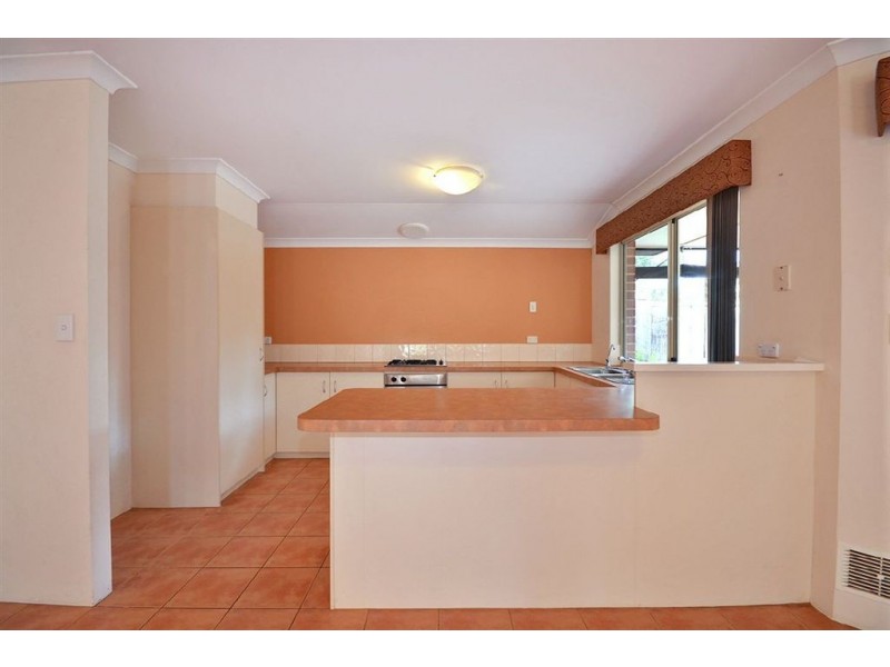 6/5 Yarra Court, Carramar WA 6031