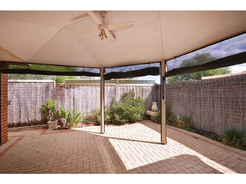 6/5 Yarra Court, Carramar WA 6031