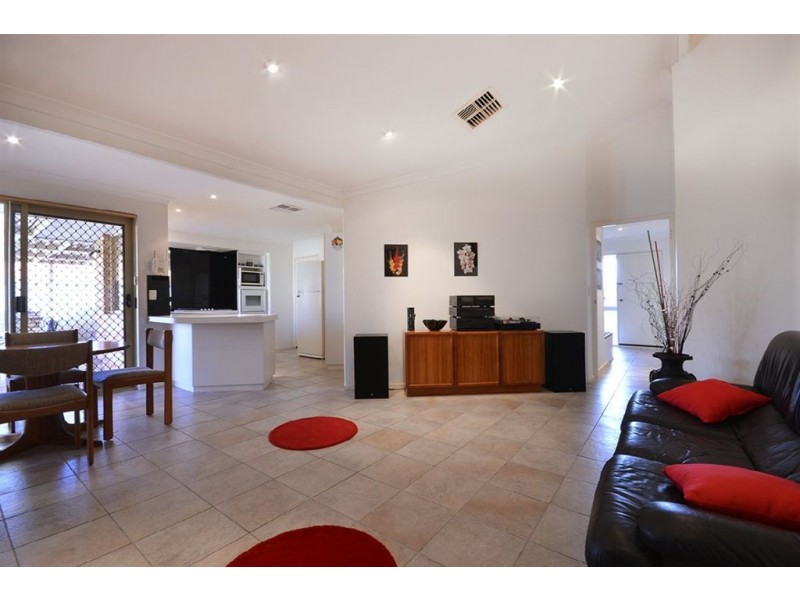 10 Vanguard Place, Currambine WA 6028