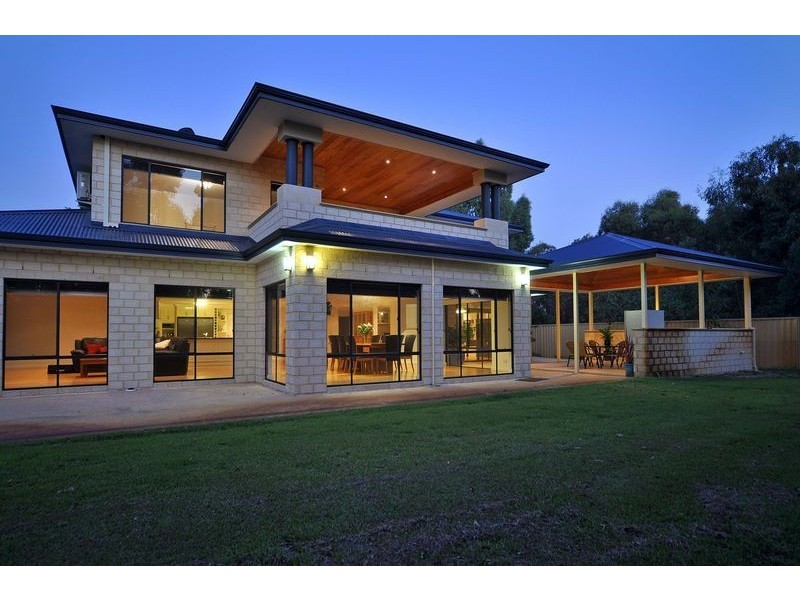 25 Louise Place, Gnangara WA 6077