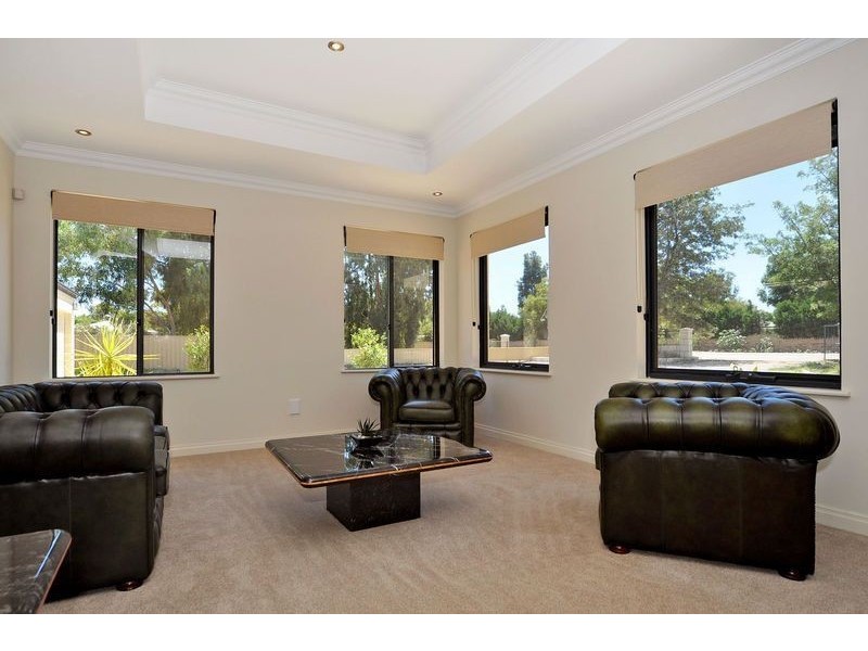 25 Louise Place, Gnangara WA 6077