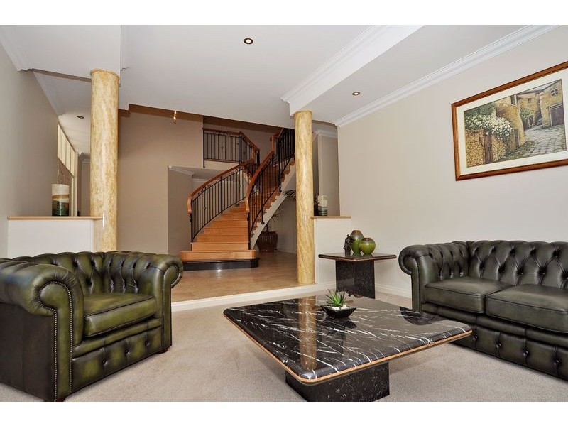 25 Louise Place, Gnangara WA 6077