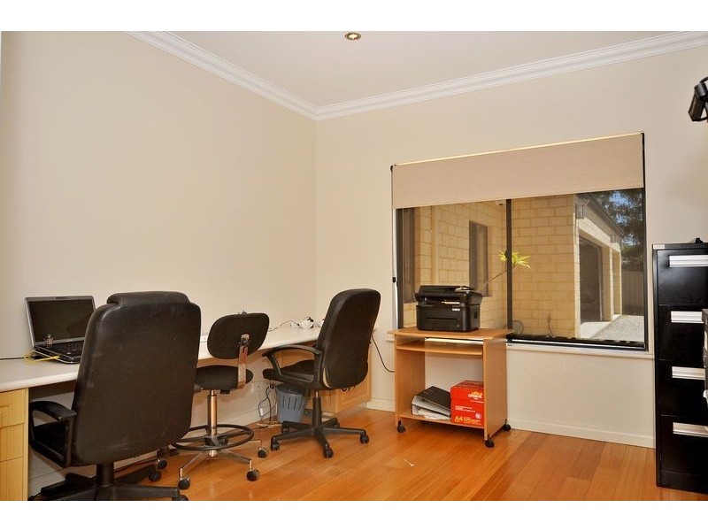 25 Louise Place, Gnangara WA 6077