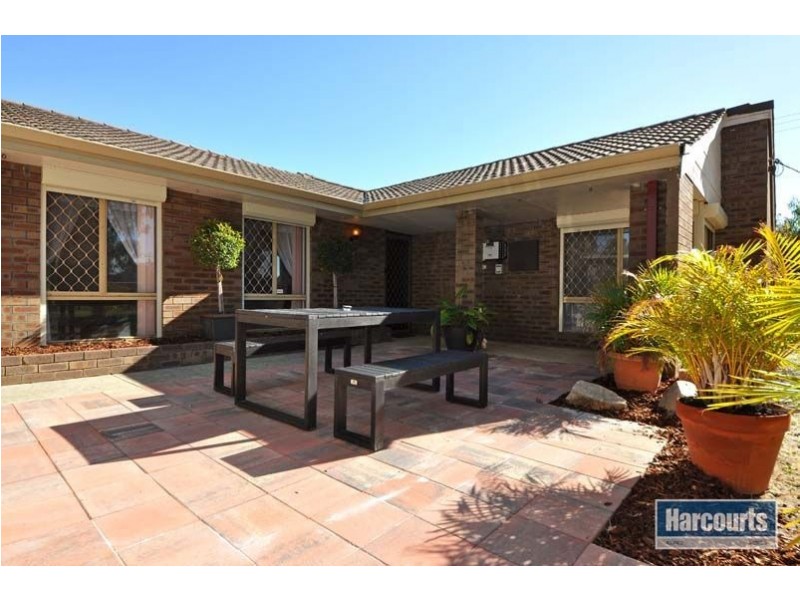 4 Dempster Place, Mariginiup WA 6065