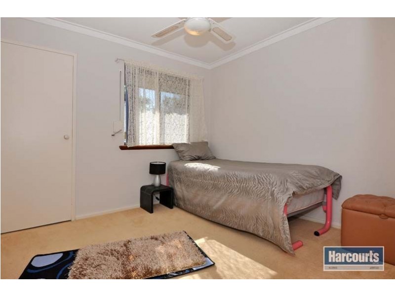 4 Dempster Place, Mariginiup WA 6065