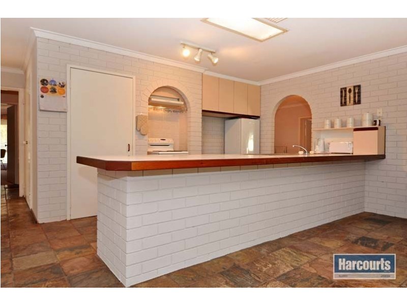 4 Dempster Place, Mariginiup WA 6065