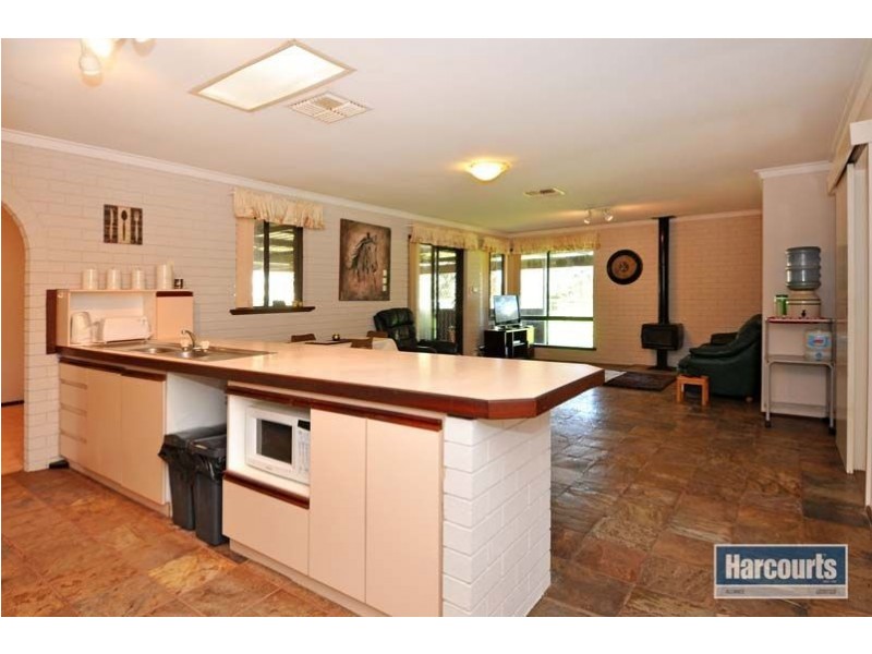 4 Dempster Place, Mariginiup WA 6065