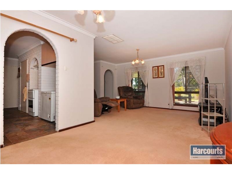 4 Dempster Place, Mariginiup WA 6065