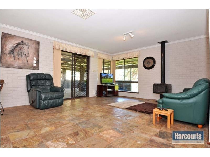 4 Dempster Place, Mariginiup WA 6065