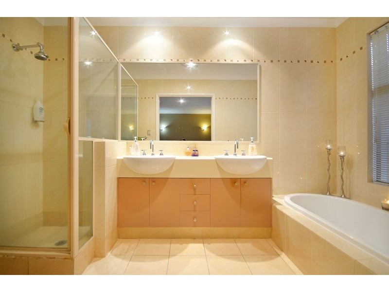 24 Gemini Way, Madeley WA 6065