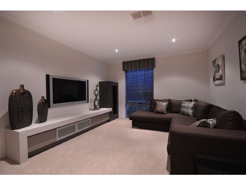 5 Woolly Road, Banksia Grove WA 6031