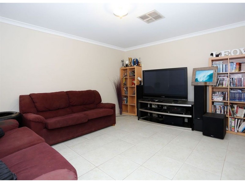 11 Hirundo Bend, Tapping WA 6065