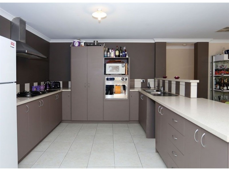 11 Hirundo Bend, Tapping WA 6065