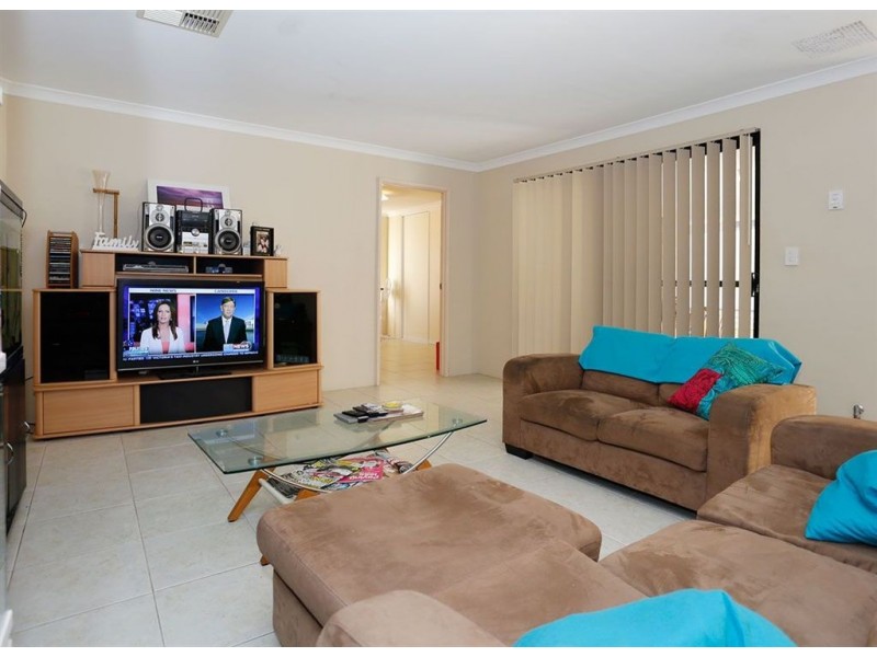 11 Hirundo Bend, Tapping WA 6065