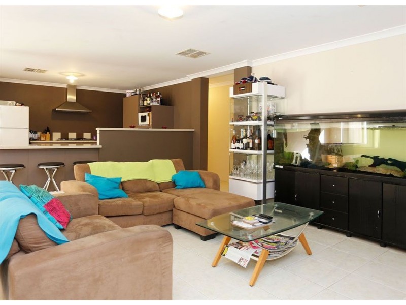 11 Hirundo Bend, Tapping WA 6065