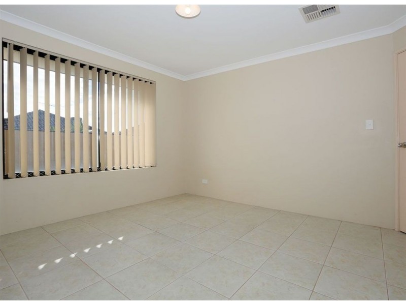 11 Hirundo Bend, Tapping WA 6065