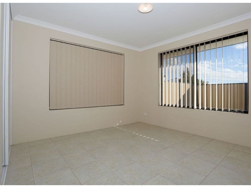 11 Hirundo Bend, Tapping WA 6065