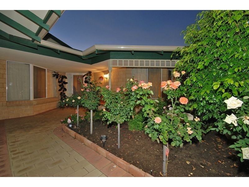 4 Bainbridge Mews, Currambine WA 6028