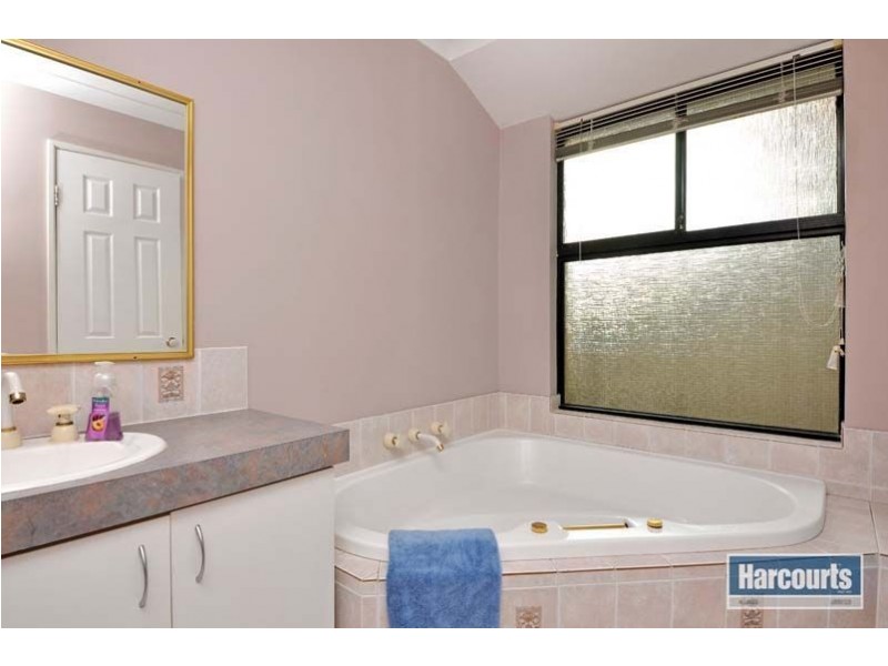 21 Glenfine Way, Carramar WA 6031