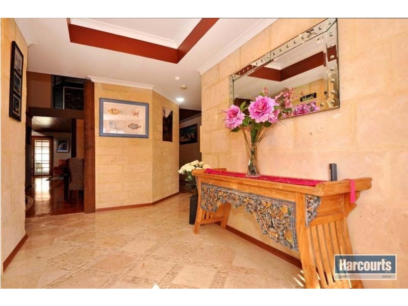 2 Winston Way, Madeley WA 6065