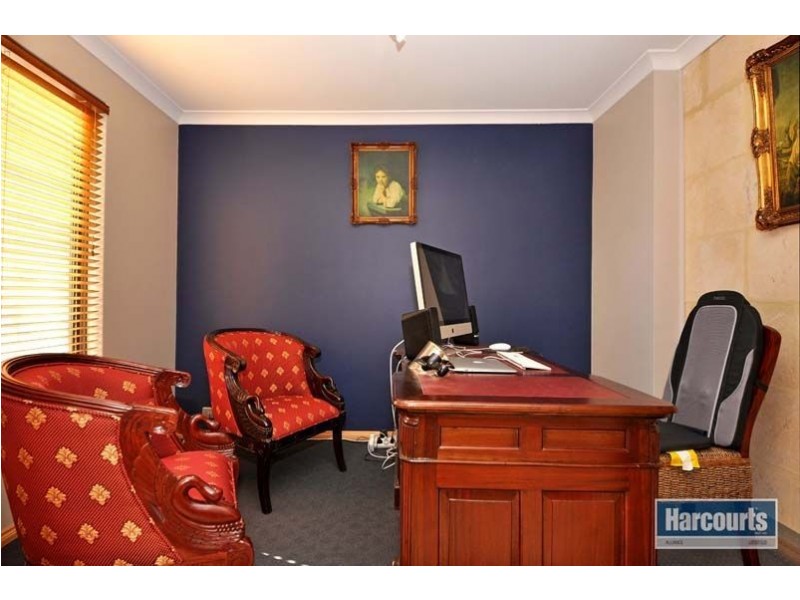 2 Winston Way, Madeley WA 6065