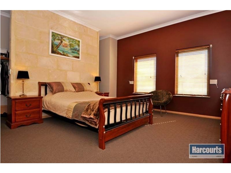 2 Winston Way, Madeley WA 6065