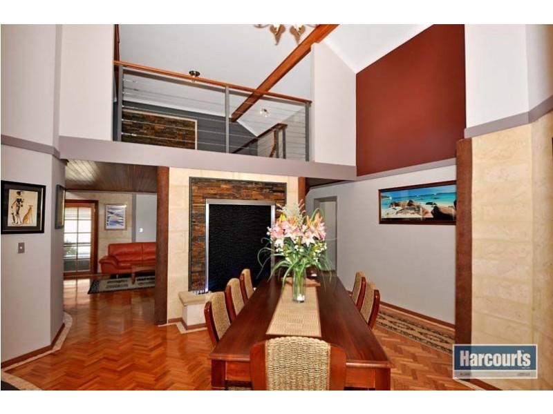 2 Winston Way, Madeley WA 6065