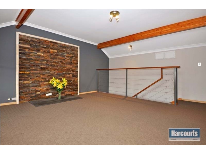 2 Winston Way, Madeley WA 6065