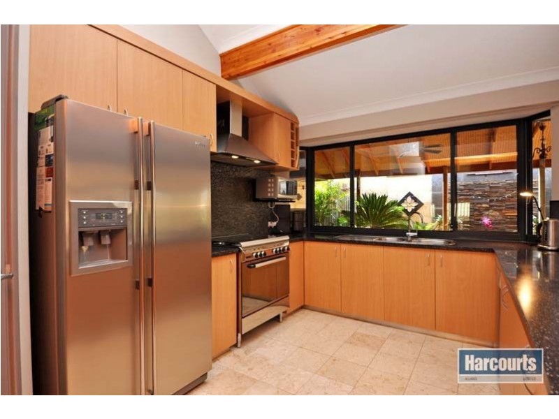 2 Winston Way, Madeley WA 6065