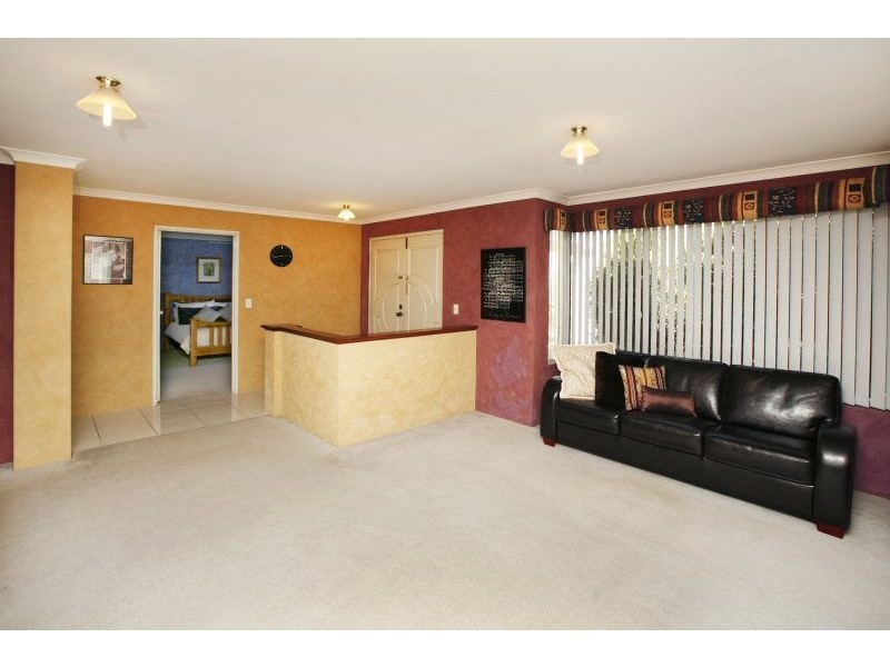 17 Meadowbrook Promenade, Currambine WA 6028