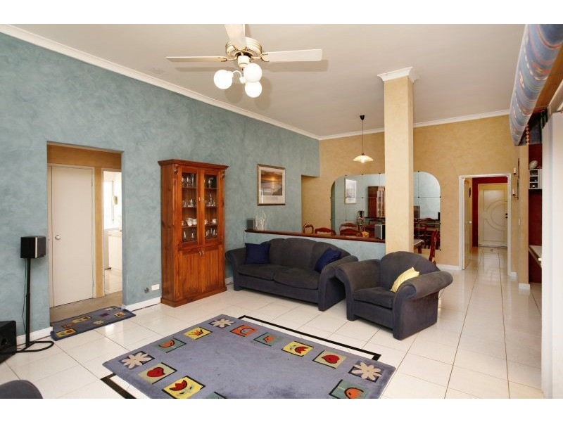 17 Meadowbrook Promenade, Currambine WA 6028