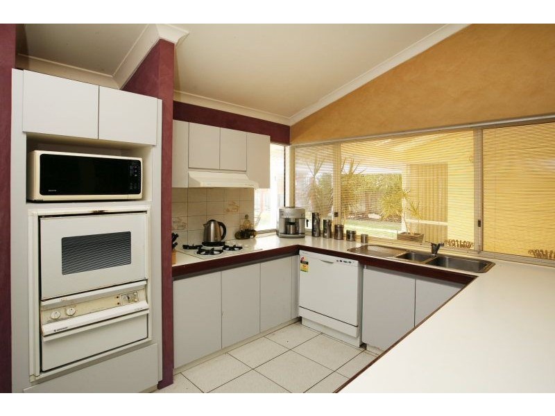 17 Meadowbrook Promenade, Currambine WA 6028