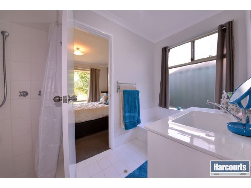 7 Canopy Court, Banksia Grove WA 6031