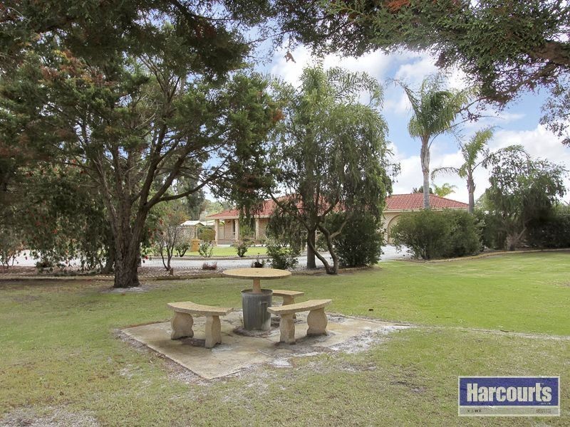 515 Neaves Road, Mariginiup WA 6065