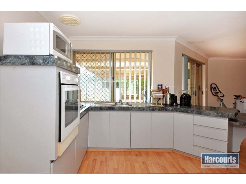 3 Fenwick Mews, Kinross WA 6028