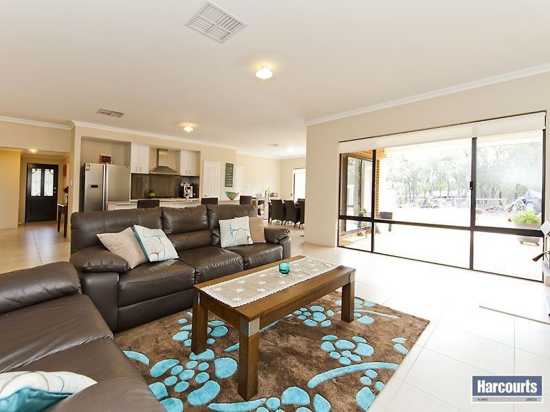 15 Jacaranda Close, Chittering WA 6084