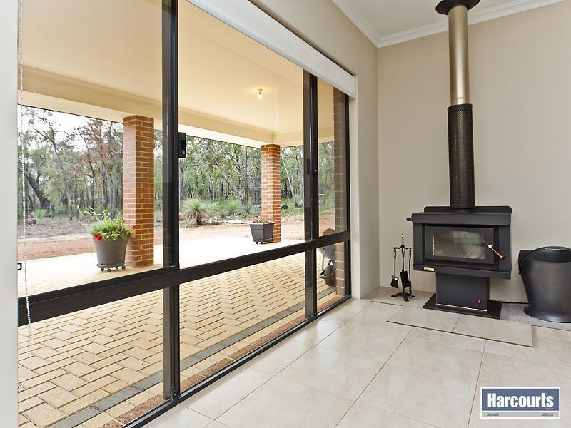 15 Jacaranda Close, Chittering WA 6084