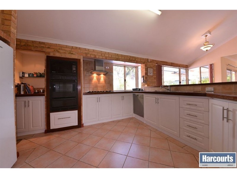 2 Woodbury Mews, Landsdale WA 6065