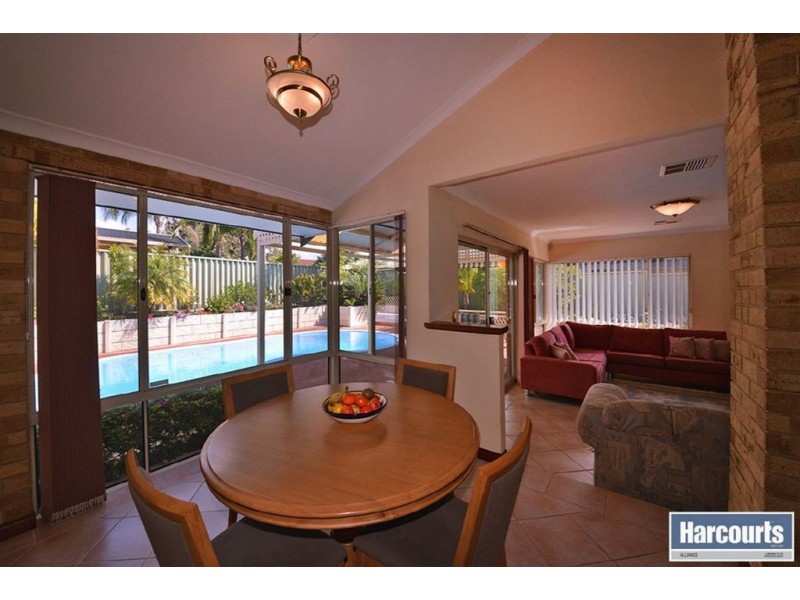 2 Woodbury Mews, Landsdale WA 6065