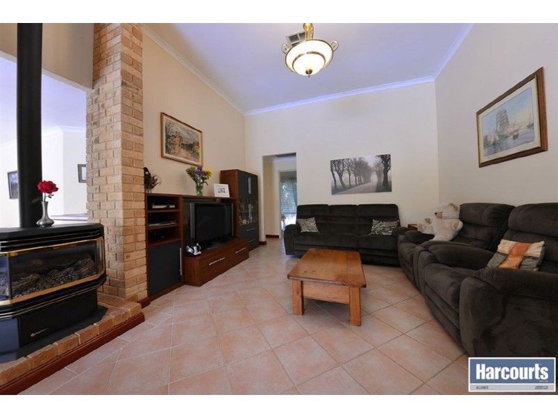 2 Woodbury Mews, Landsdale WA 6065