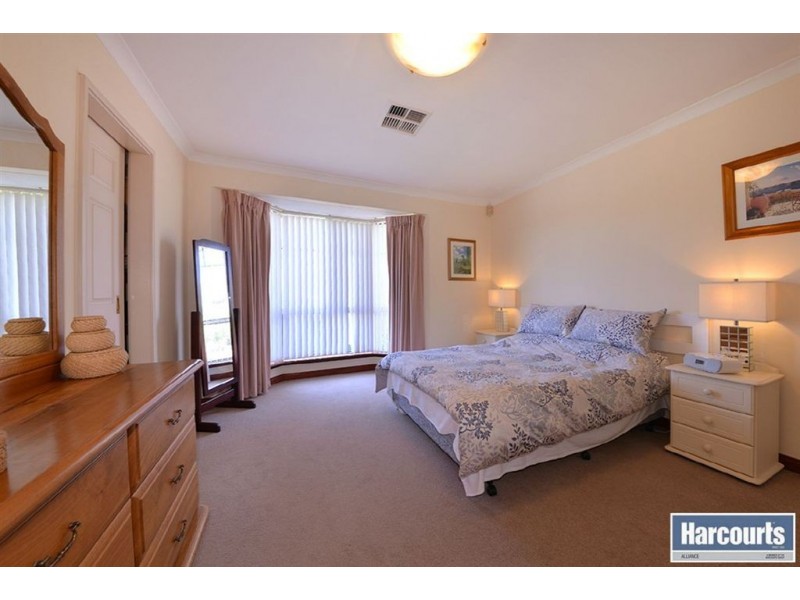 2 Woodbury Mews, Landsdale WA 6065