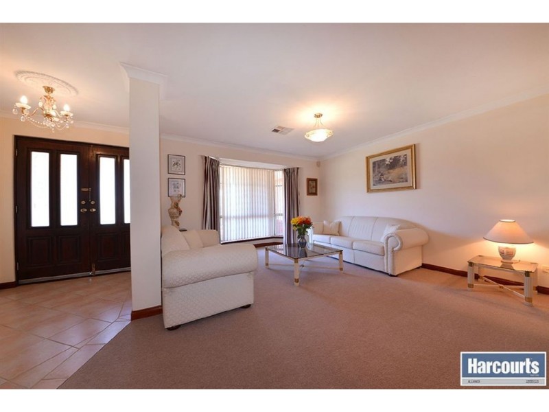 2 Woodbury Mews, Landsdale WA 6065